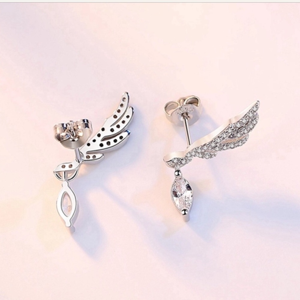 ✨✨ AAA Silver Angel Wings Earrings ✨✨ - Picture 5 of 6